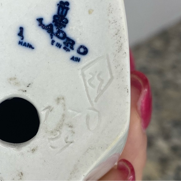 LLADRO #4873 GIRL KISSING BRAND  LOVE ROMANCE RETIRED - Picture 10 of 11